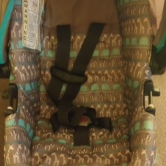 Cosco Like new car seat - Picture 3 of 3